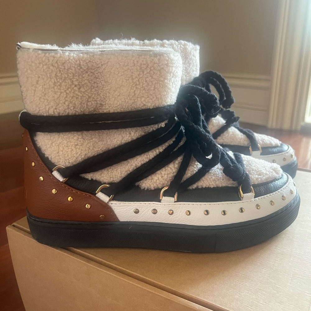 Inuikii boots- in MINT condition. Only worn once.